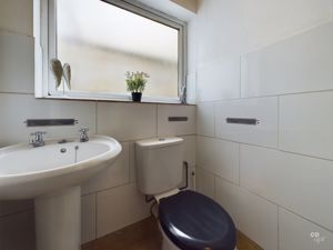 downstairs toilet - click for photo gallery